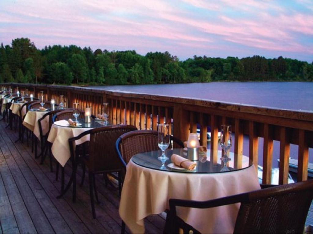 Taboo Muskoka Hotel Gravenhurst Exterior foto