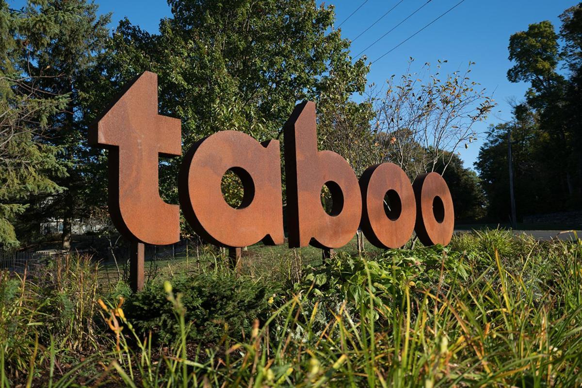 Taboo Muskoka Hotel Gravenhurst Exterior foto